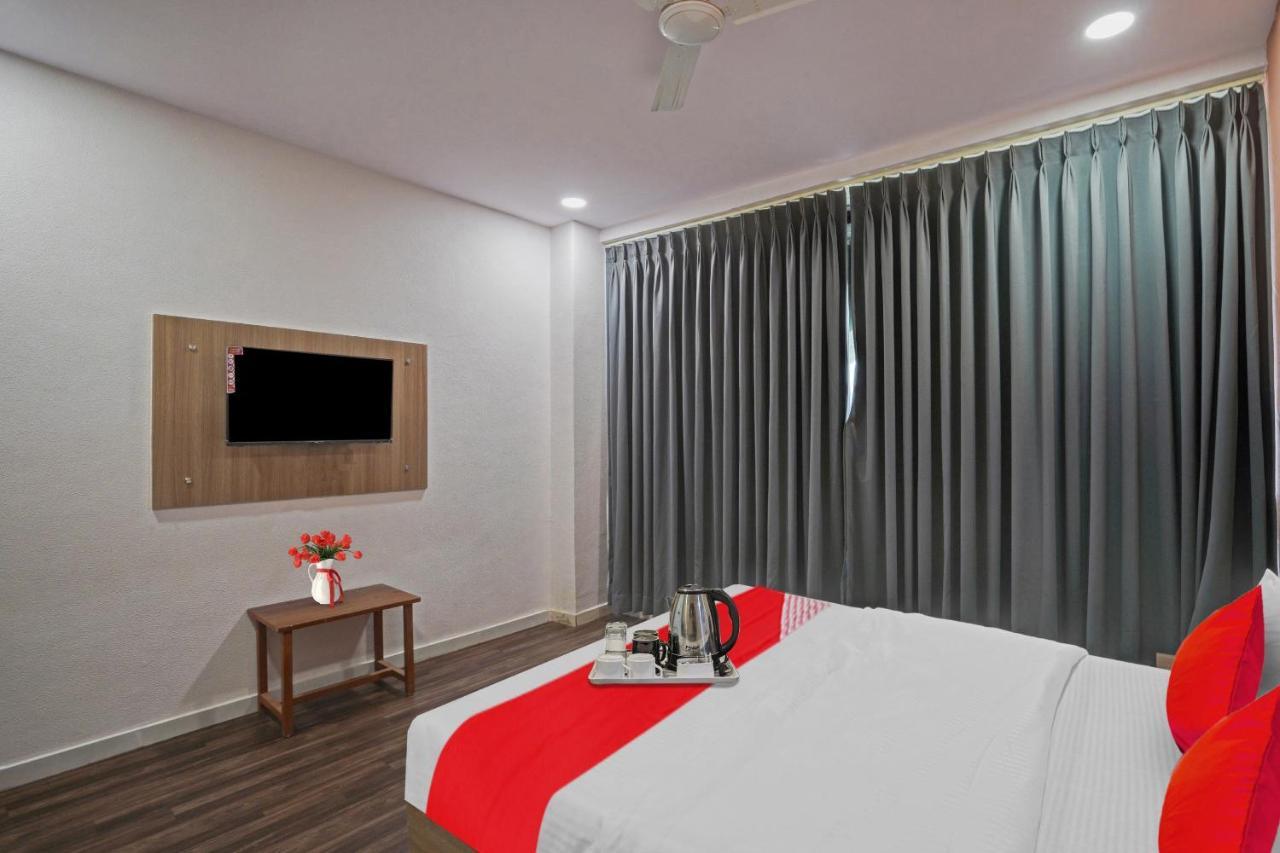 Hotel O Infinity Surat Exterior photo