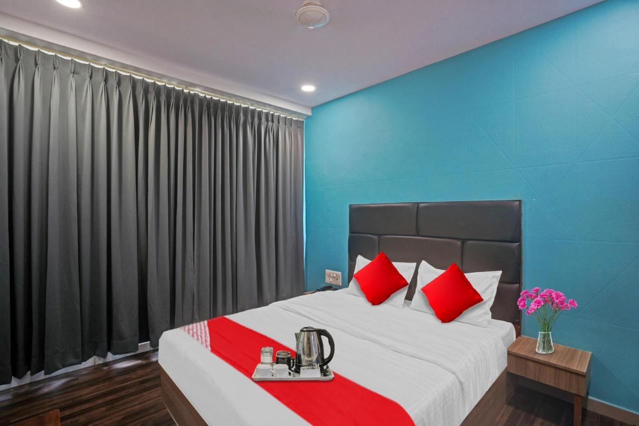 Hotel O Infinity Surat Exterior photo
