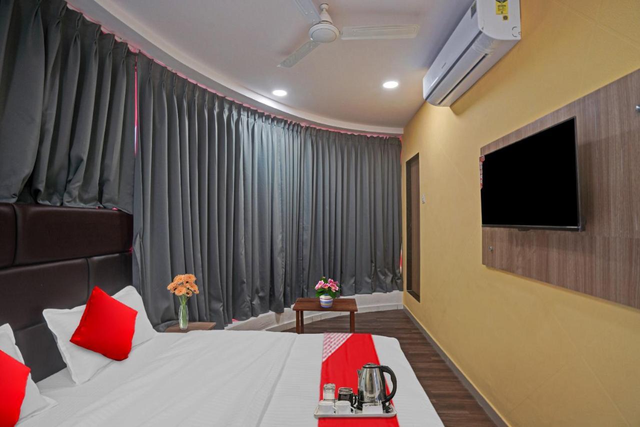 Hotel O Infinity Surat Exterior photo