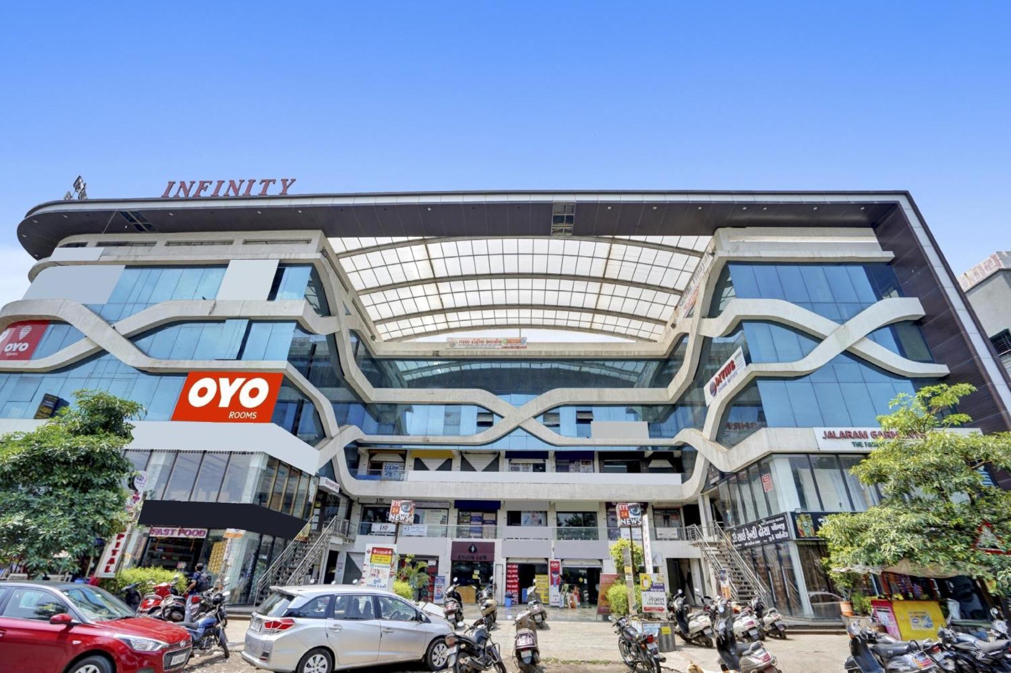 Hotel O Infinity Surat Exterior photo