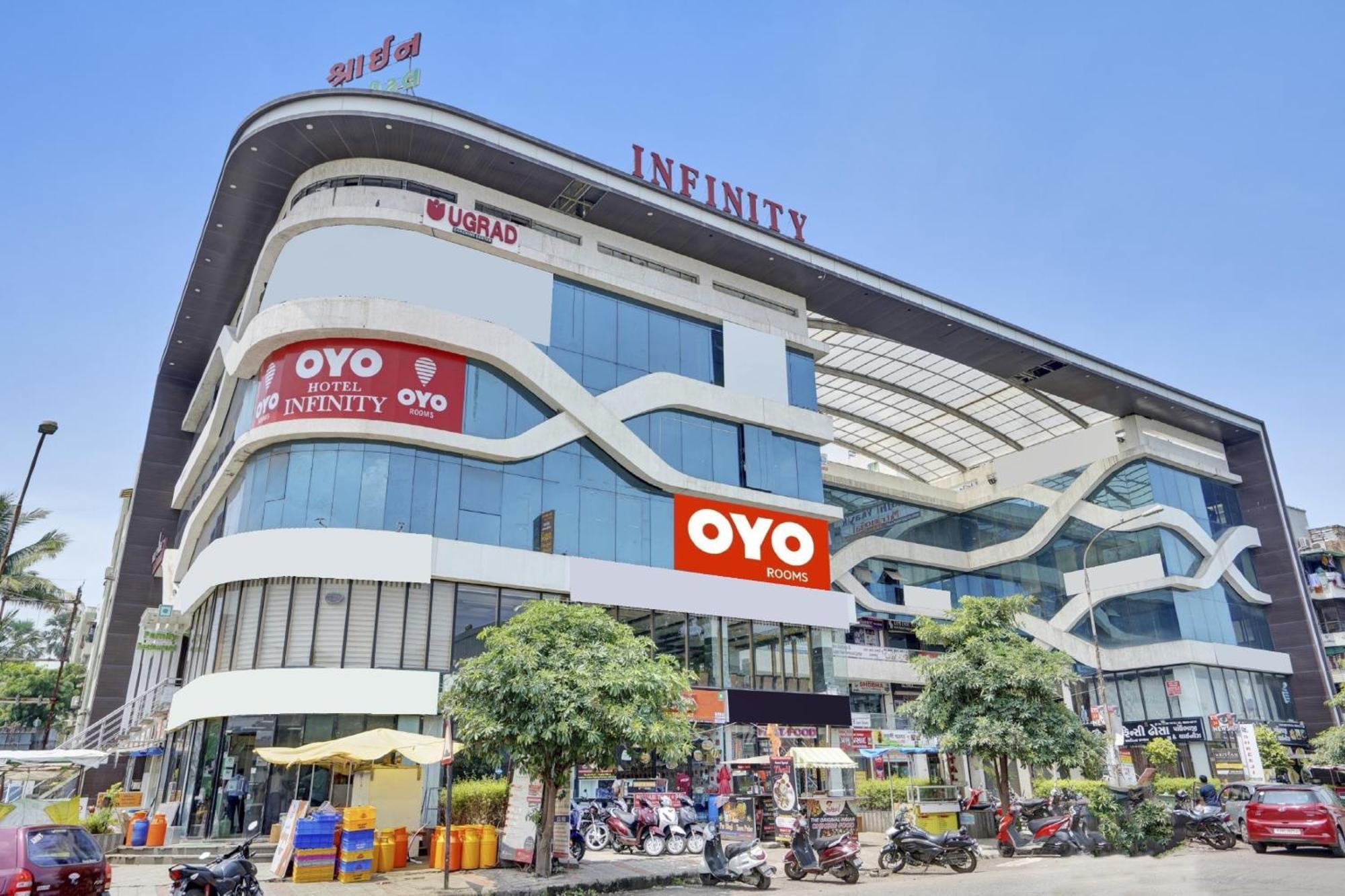 Hotel O Infinity Surat Exterior photo