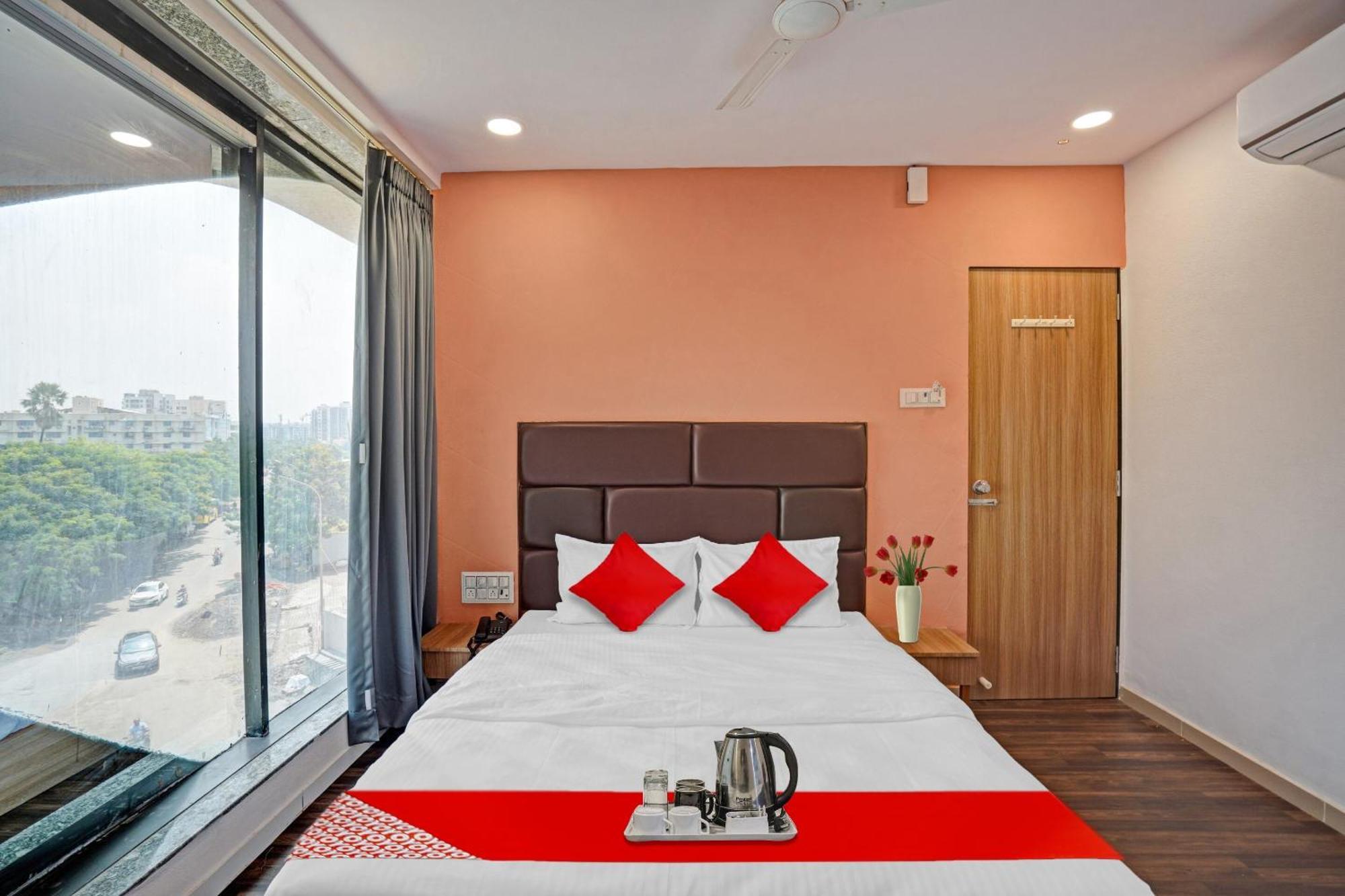 Hotel O Infinity Surat Exterior photo