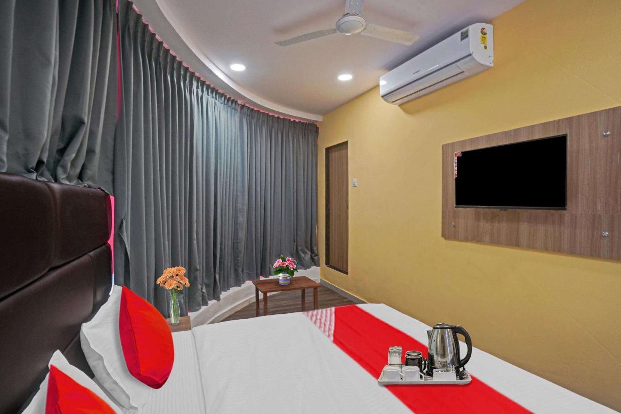 Hotel O Infinity Surat Exterior photo
