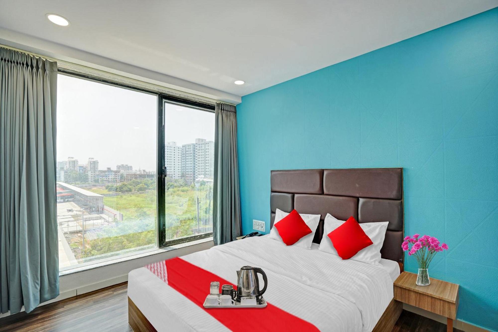 Hotel O Infinity Surat Exterior photo