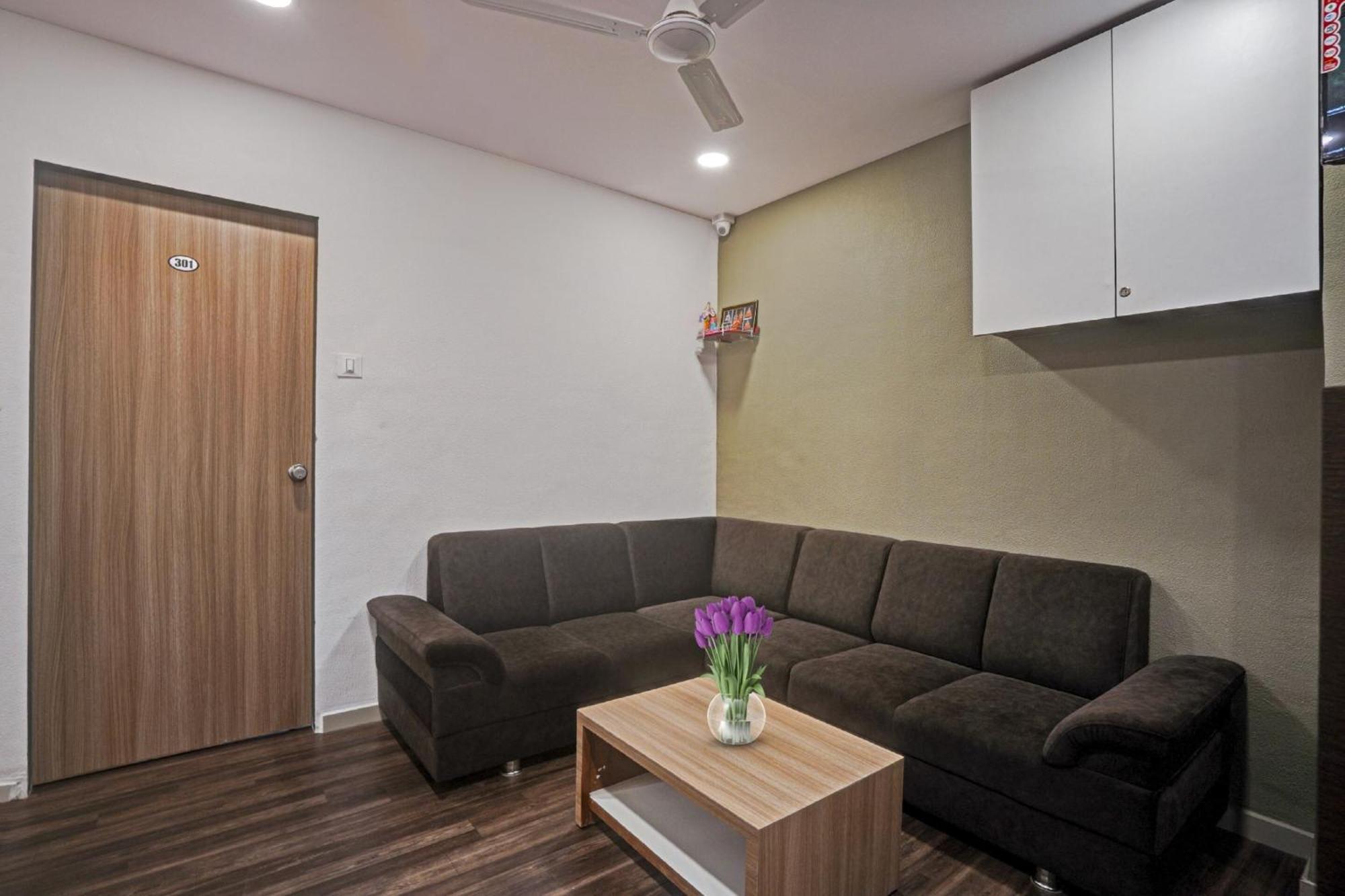 Hotel O Infinity Surat Exterior photo