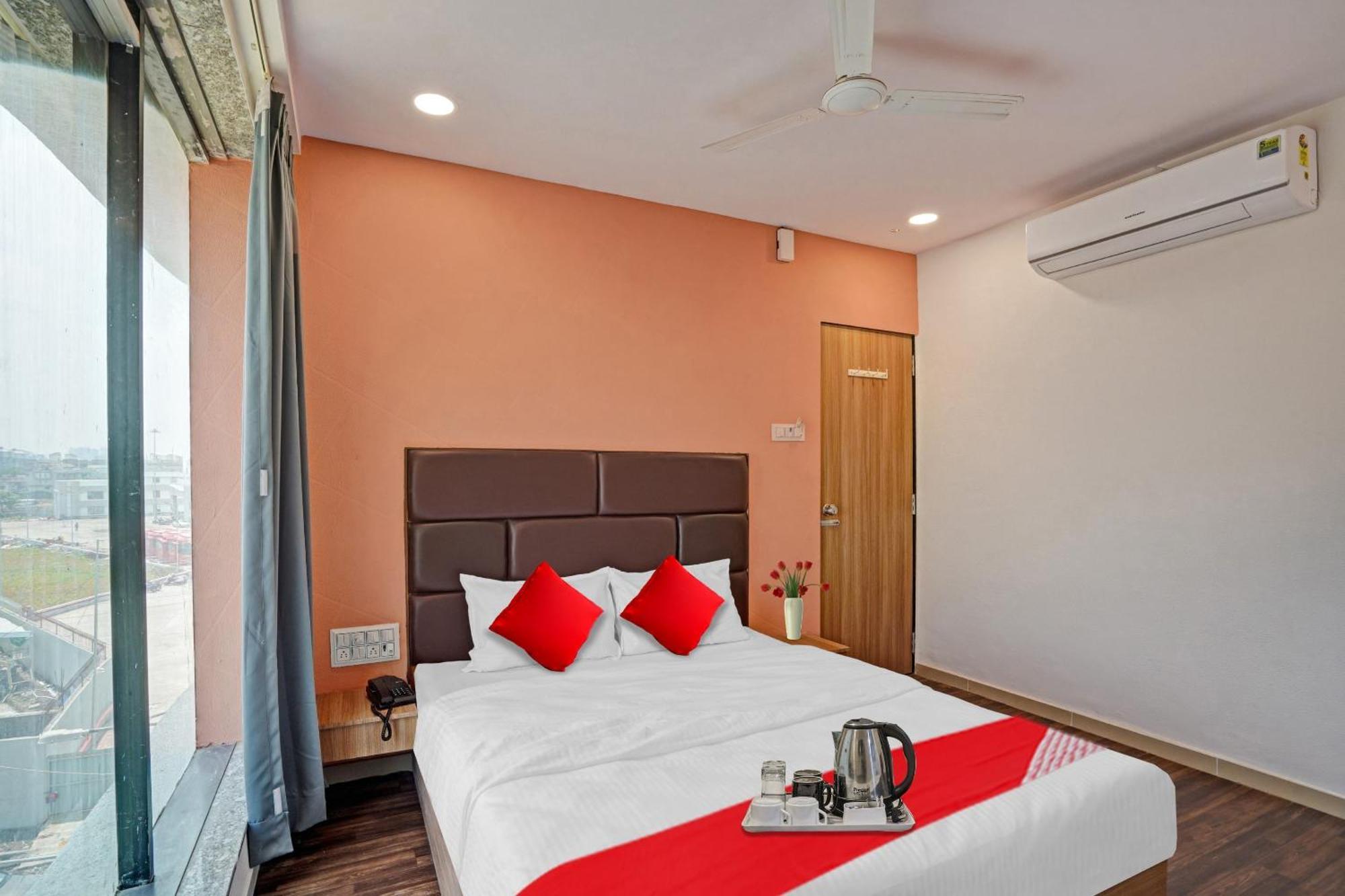 Hotel O Infinity Surat Exterior photo