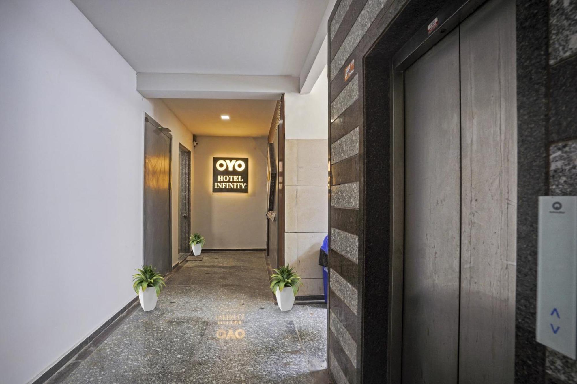 Hotel O Infinity Surat Exterior photo